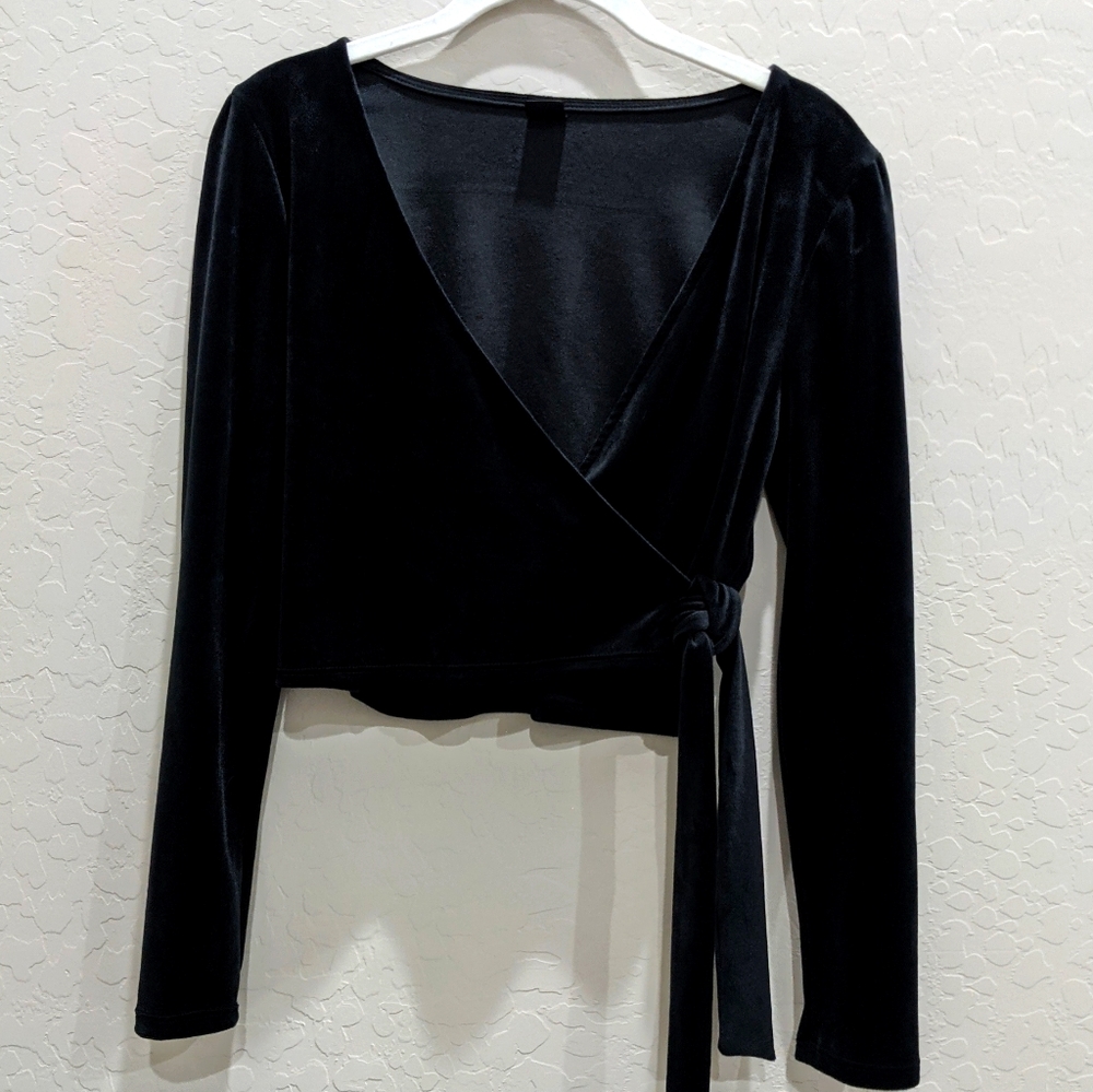 Long sleeve tie crop top